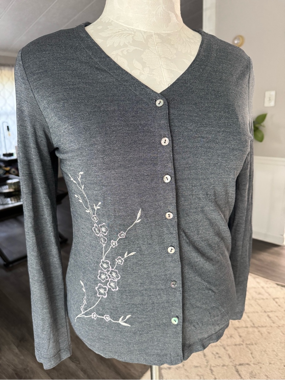 CLIO Vintage Gray Embroidered Button-Front Women's Sweater Size Large